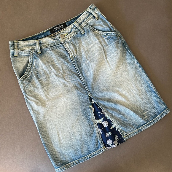 LONDONJEAN Dresses & Skirts - Y2K London Jean denim skirt front and back pockets size 4 light blue wash.